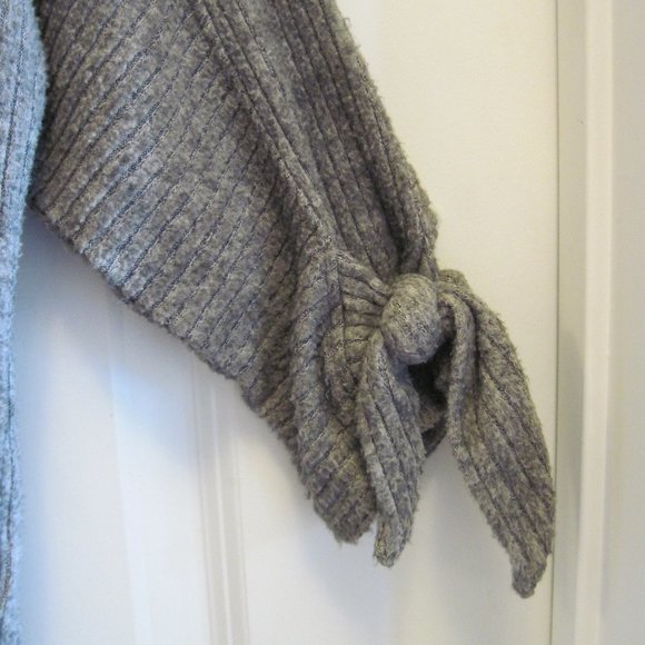 Bobeau Taupe 3/4 Tied Sleeve Deep Knit Cozy Top, Size Small - Picture 4 of 6